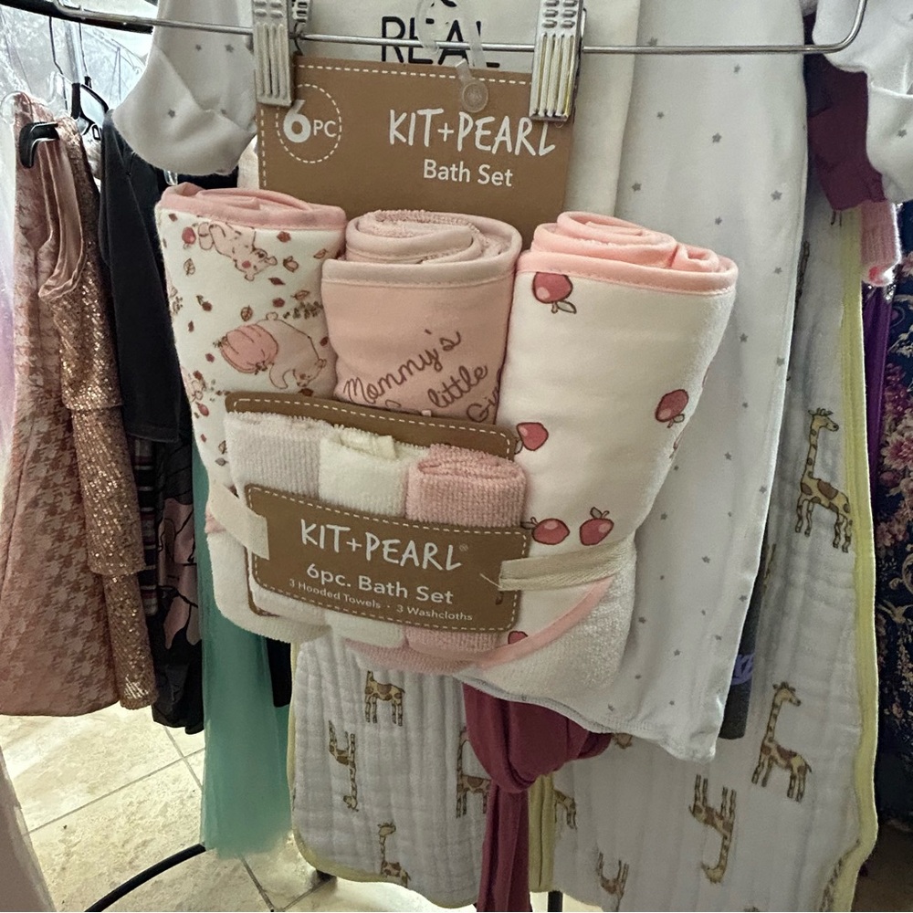 Pink and White Kids Bath Set